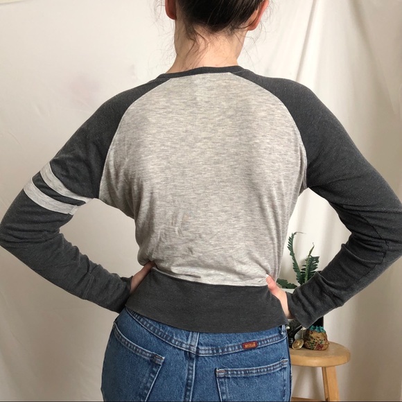 4/$10 | 90s Guess Two-toned Grey Raglan - Picture 3 of 4